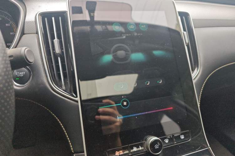 Used Roewe i6 MAX New Energy 2020 1.5T PHEV Sporty Cool Edition Audio And AC Panel