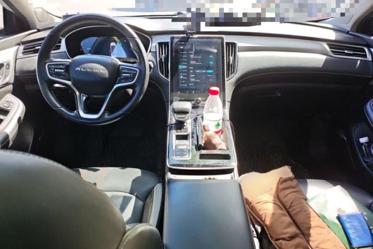 Used Roewe i6 MAX New Energy 2020 1.5T PHEV Cool & Stylish Skyroof Edition Center Console