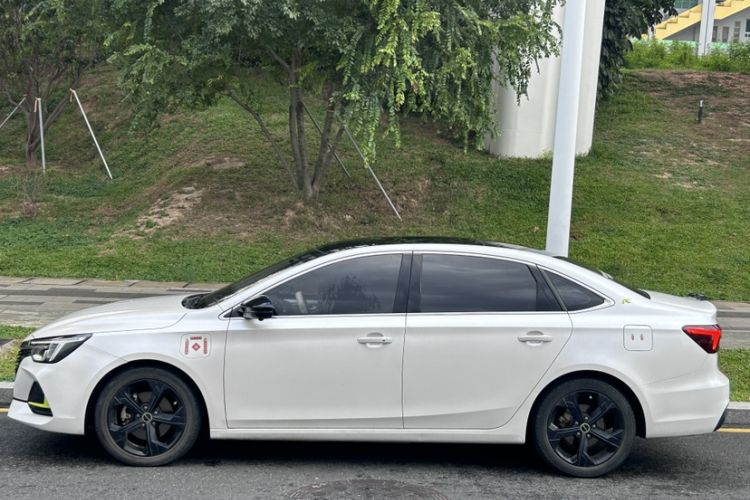 Used Roewe i6 MAX New Energy 2020 1.5T PHEV Cool & Stylish Skyroof Edition Exterior 3
