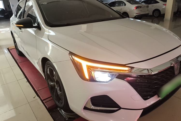 Used Roewe i6 MAX New Energy 2020 1.5T PHEV Cool & Stylish Skyroof Edition Front Right 45 Deg