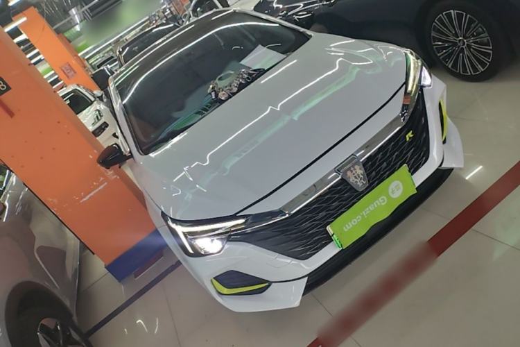 Used Roewe i6 MAX New Energy 2020 1.5T PHEV Cool & Stylish Skyroof Edition Front Right 45 Deg