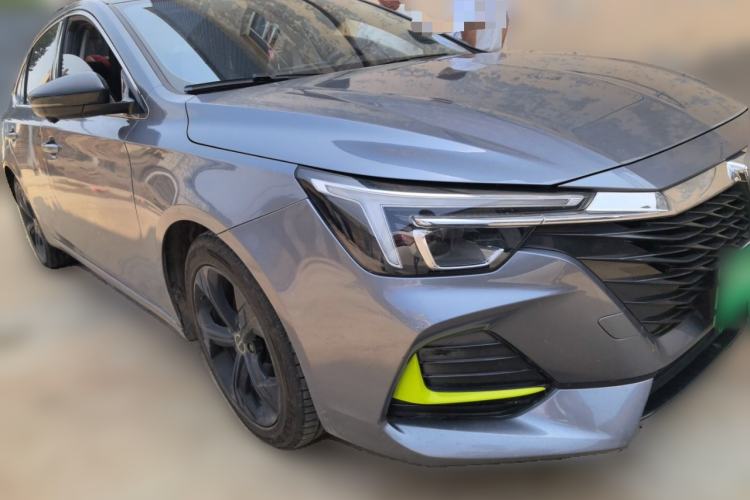 Used Roewe i6 MAX New Energy 2020 1.5T PHEV Cool & Stylish Skyroof Edition Front Right 45 Deg