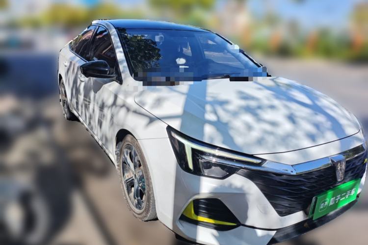 Used Roewe i6 MAX New Energy 2020 1.5T PHEV Cool & Stylish Skyroof Edition Front Right 45 Deg