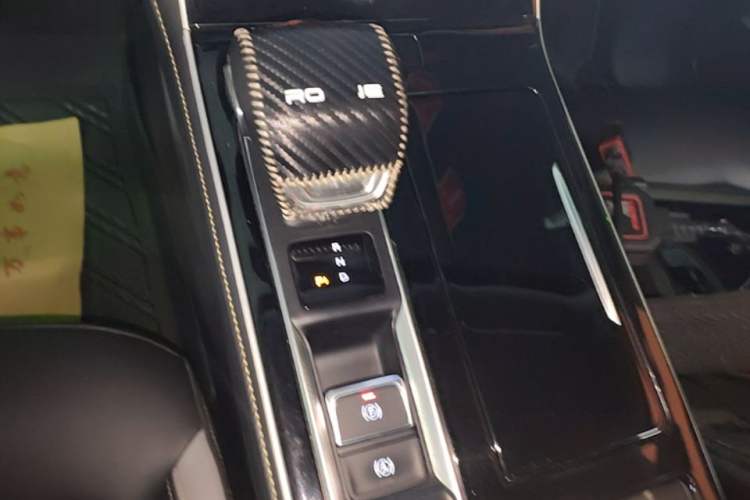 Used Roewe i6 MAX New Energy 2020 1.5T PHEV Cool & Stylish Skyroof Edition Gear Lever