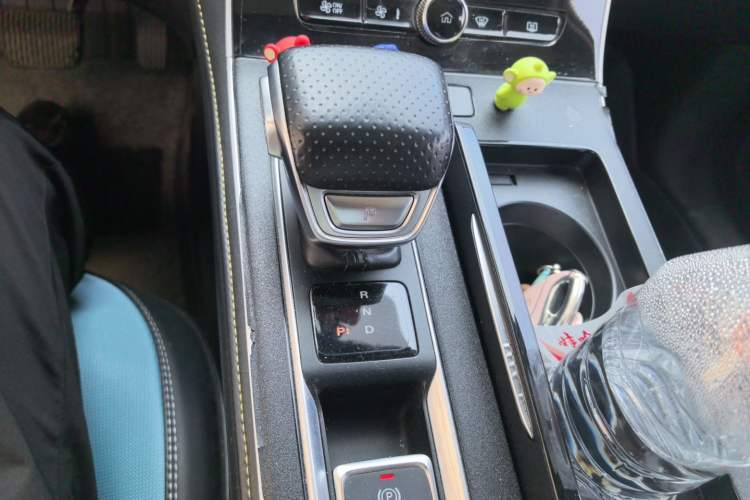 Used Roewe i6 MAX New Energy 2020 1.5T PHEV Cool & Stylish Skyroof Edition Gear Lever