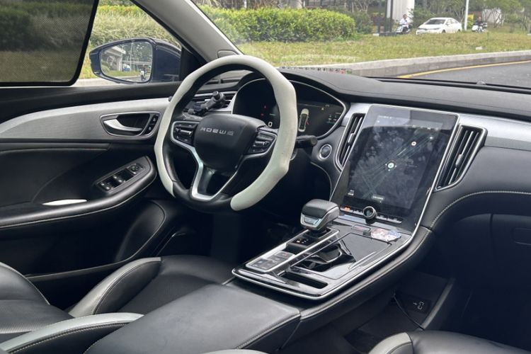 Used Roewe i6 MAX New Energy 2020 1.5T PHEV Cool & Stylish Skyroof Edition Interior 2