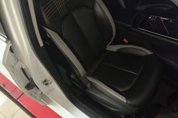 Used Roewe i6 MAX New Energy 2020 1.5T PHEV Cool & Stylish Skyroof Edition Right Front Seat