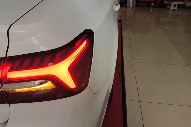 Used Roewe i6 MAX New Energy 2020 1.5T PHEV Cool & Stylish Skyroof Edition Right Rear Taillight