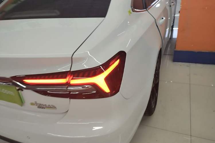 Used Roewe i6 MAX New Energy 2020 1.5T PHEV Cool & Stylish Skyroof Edition Right Rear Taillight