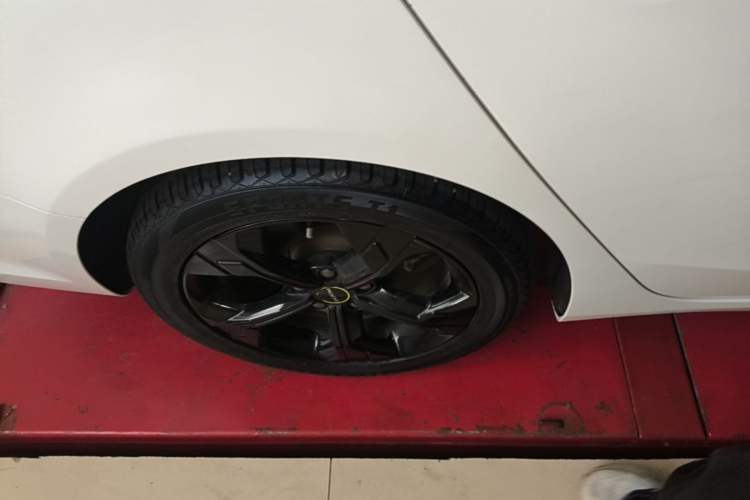 Used Roewe i6 MAX New Energy 2020 1.5T PHEV Cool & Stylish Skyroof Edition Right Rear Wheel Hub