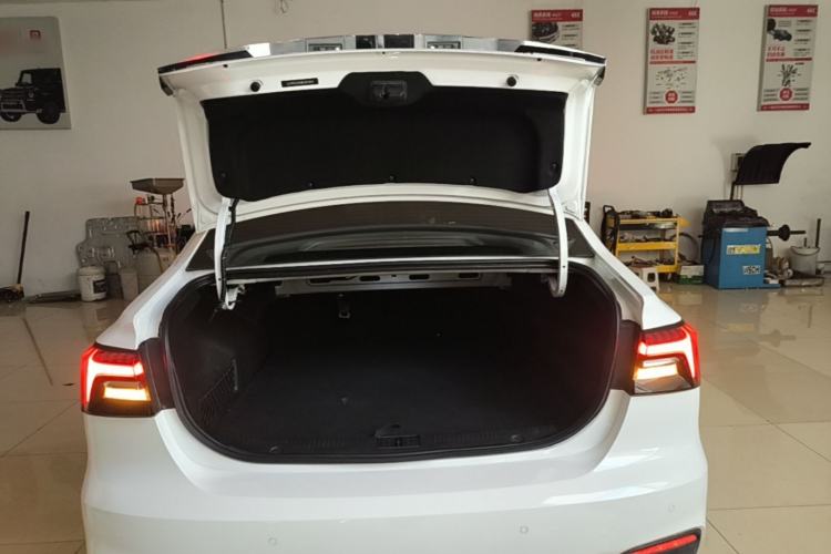 Used Roewe i6 MAX New Energy 2020 1.5T PHEV Cool & Stylish Skyroof Edition Trunk