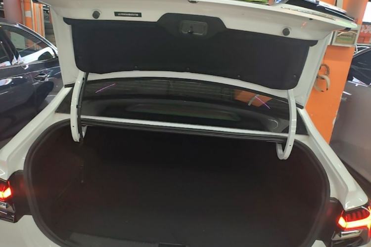 Used Roewe i6 MAX New Energy 2020 1.5T PHEV Cool & Stylish Skyroof Edition Trunk
