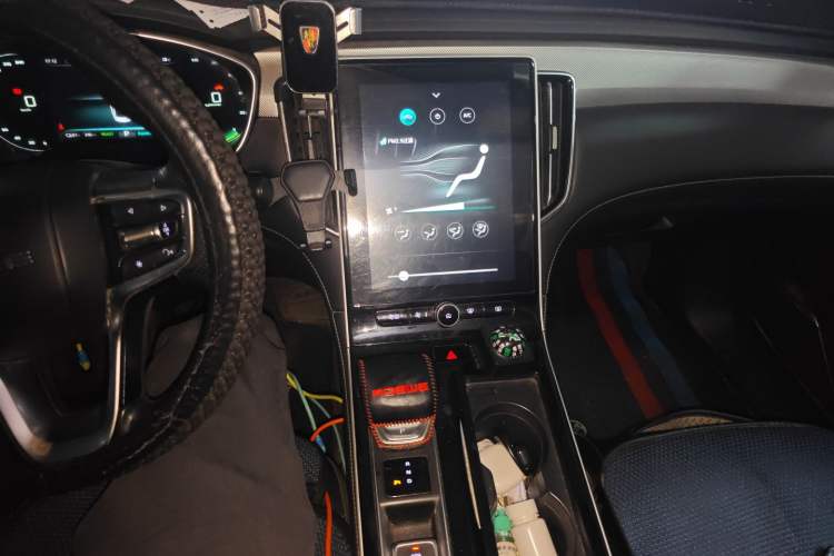 Used Roewe i6 MAX New Energy 2021 EV 500 Skyroof Deluxe Edition Audio And AC Panel