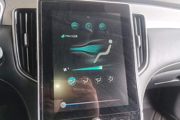 Used Roewe i6 MAX New Energy 2021 EV 500 Skyroof Deluxe Edition Audio And AC Panel