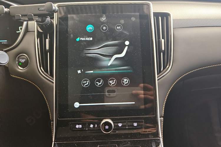 Used Roewe i6 MAX New Energy 2021 EV 500 Skyroof Deluxe Edition Audio And AC Panel