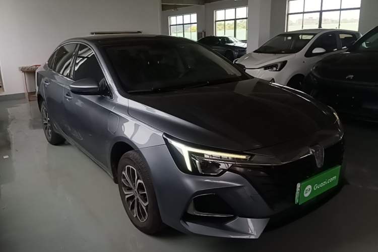 Used Roewe i6 MAX New Energy 2021 EV 500 Skyroof Deluxe Edition Front Right 45 Deg