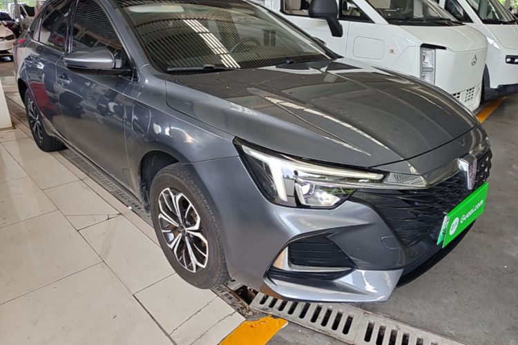 Used Roewe i6 MAX New Energy 2021 EV 500 Skyroof Deluxe Edition Front Right 45 Deg