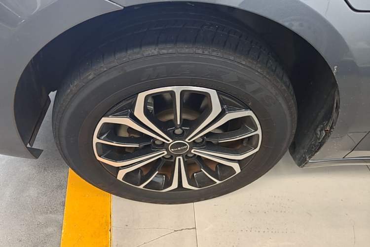 Used Roewe i6 MAX New Energy 2021 EV 500 Skyroof Deluxe Edition Left Front Wheel Hub