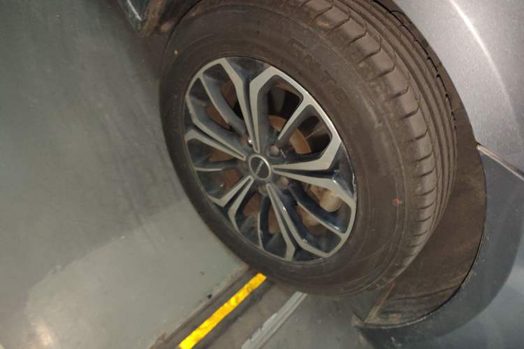 Used Roewe i6 MAX New Energy 2021 EV 500 Skyroof Deluxe Edition Right Front Wheel Hub