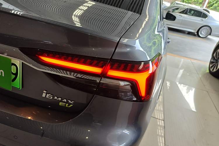 Used Roewe i6 MAX New Energy 2021 EV 500 Skyroof Deluxe Edition Right Rear Taillight