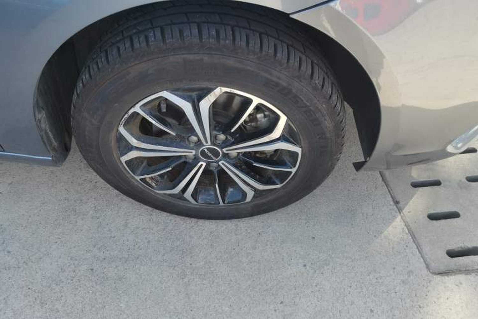 Used Roewe i6 MAX New Energy 2021 EV 500 Skyroof Deluxe Edition Right Front Wheel Hub