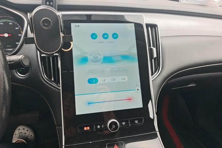 Used Roewe i6 MAX New Energy 2021 1.5T PHEV Online Ride-Hailing Luxury Edition Audio And AC Panel