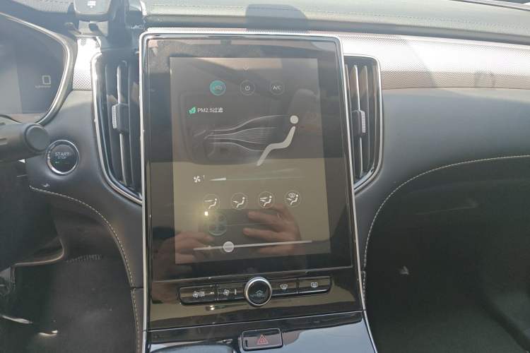 Used Roewe i6 MAX New Energy 2021 EV 500 Skyroof Deluxe Edition Audio And AC Panel