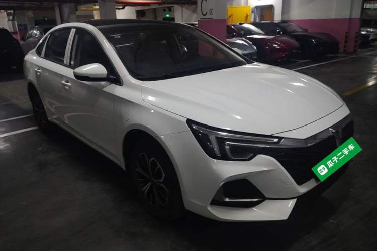 Used Roewe i6 MAX New Energy 2021 EV 500 Skyroof Deluxe Edition Front Right 45 Deg