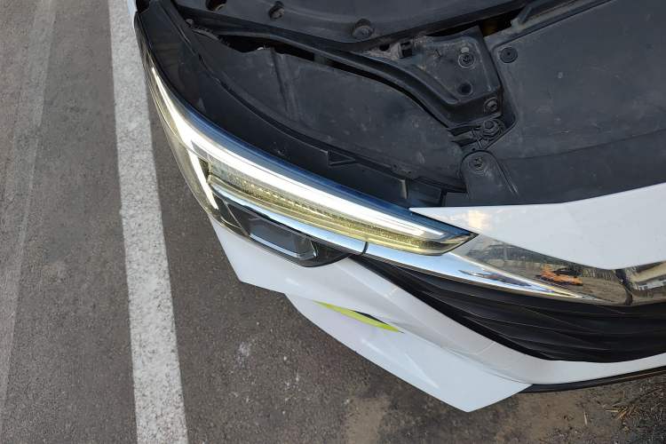 Used Roewe i6 MAX New Energy 2021 EV 500 Skyroof Flagship Edition Right Front Headlight