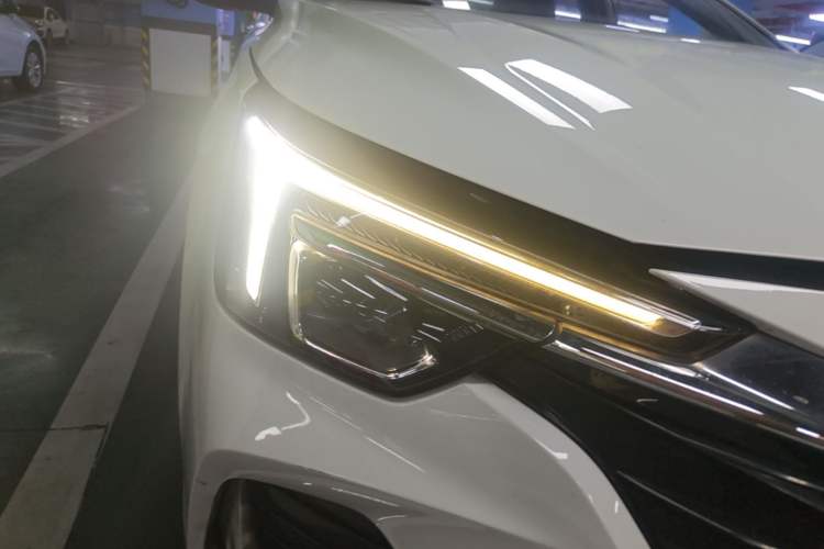 Used Roewe i6 MAX New Energy 2021 EV 500 Skyroof Deluxe Edition Right Front Headlight