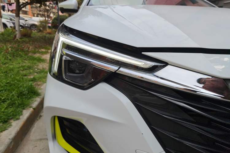 Used Roewe i6 MAX New Energy 2021 EV 500 Skyroof Flagship Edition Right Front Headlight