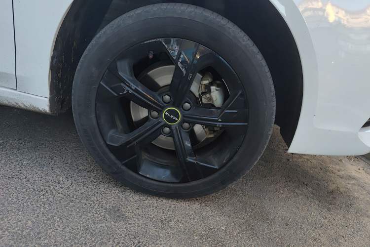 Used Roewe i6 MAX New Energy 2021 EV 500 Skyroof Flagship Edition Right Front Wheel Hub