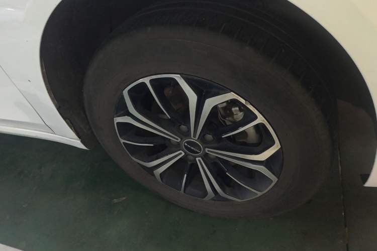 Used Roewe i6 MAX New Energy 2021 EV 500 Skyroof Deluxe Edition Right Front Wheel Hub