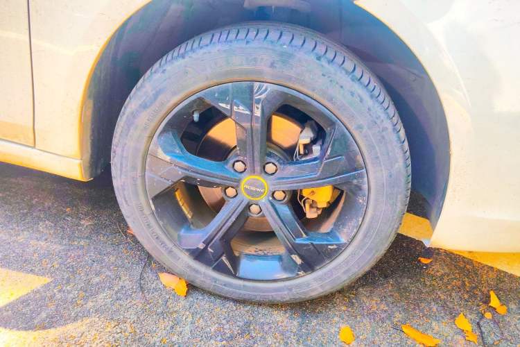 Used Roewe i6 MAX New Energy 2021 EV 500 Skyroof Flagship Edition Right Front Wheel Hub