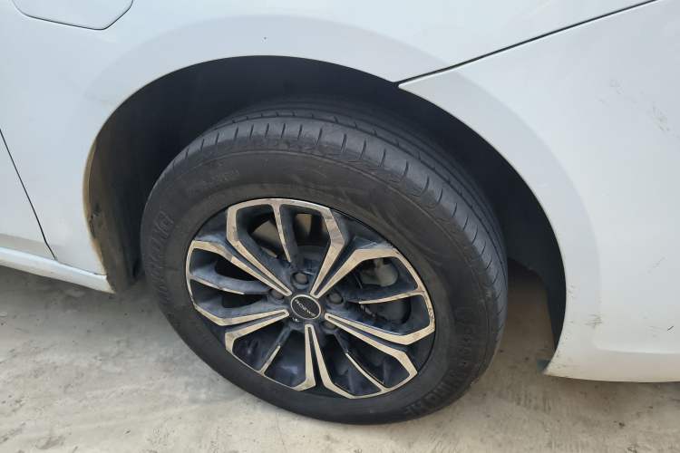 Used Roewe i6 MAX New Energy 2021 EV 500 Skyroof Deluxe Edition Right Front Wheel Hub