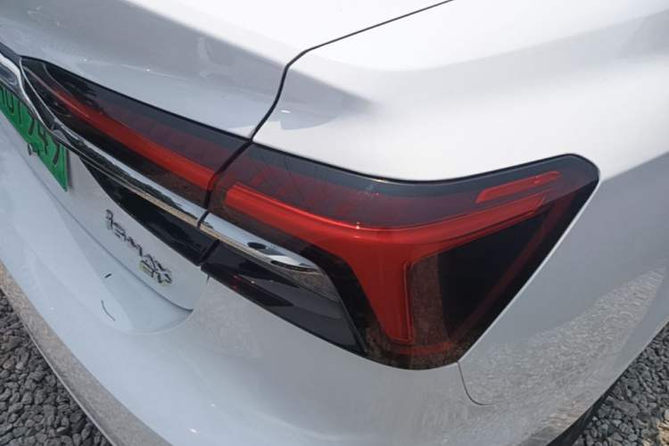 Used Roewe i6 MAX New Energy 2021 EV 500 Skyroof Deluxe Edition Right Rear Taillight