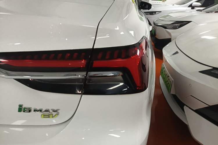 Used Roewe i6 MAX New Energy 2021 EV 500 Skyroof Flagship Edition Right Rear Taillight