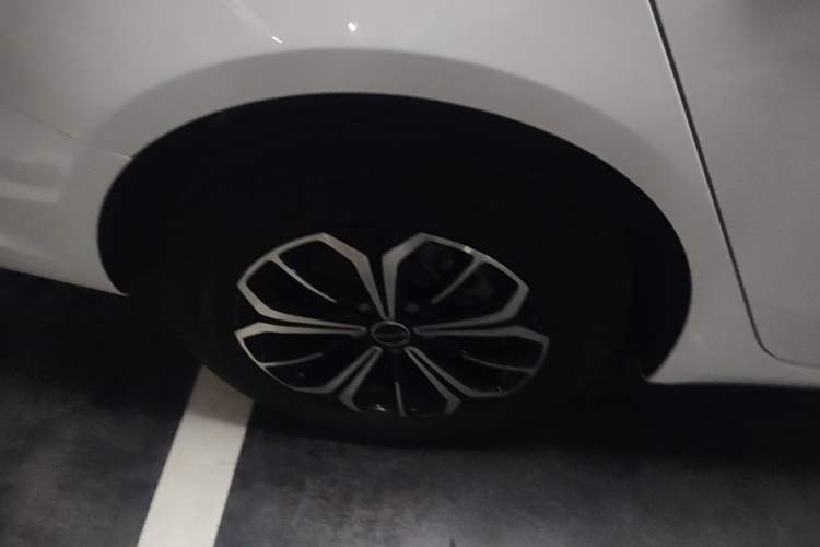 Used Roewe i6 MAX New Energy 2021 EV 500 Skyroof Deluxe Edition Right Rear Wheel Hub