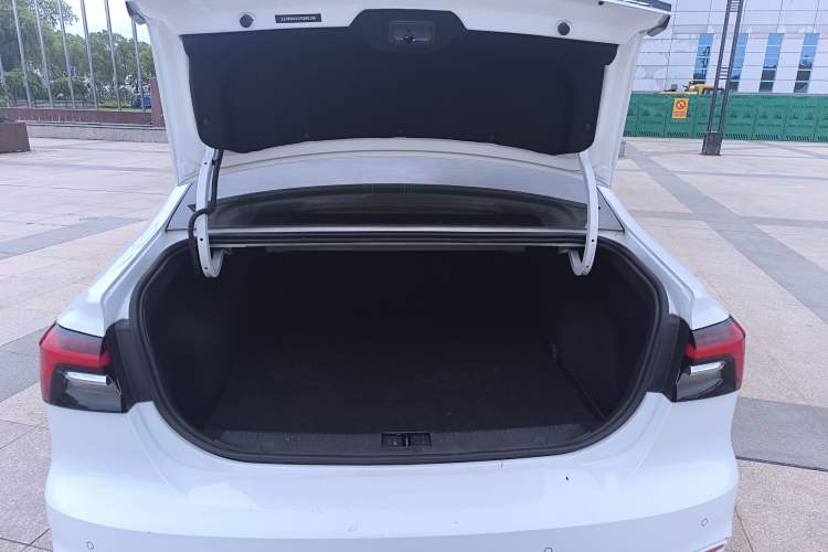 Used Roewe i6 MAX New Energy 2021 EV 500 Skyroof Deluxe Edition Trunk