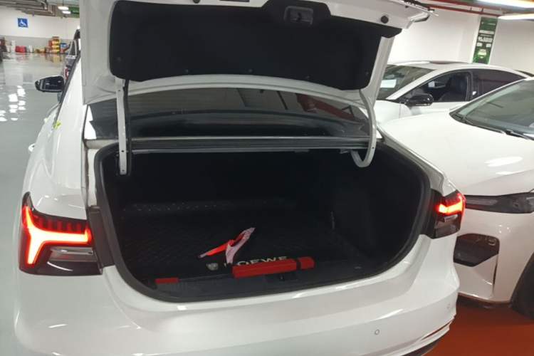 Used Roewe i6 MAX New Energy 2021 EV 500 Skyroof Flagship Edition Trunk