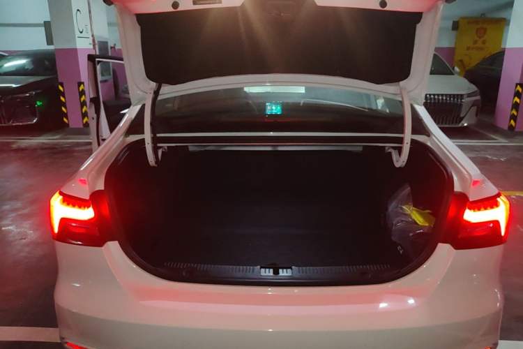 Used Roewe i6 MAX New Energy 2021 EV 500 Skyroof Deluxe Edition Trunk