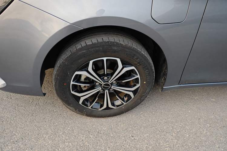Used Roewe i6 MAX New Energy 2022 EV 500 Grand Touring Edition with Sunroof Left Front Wheel Hub