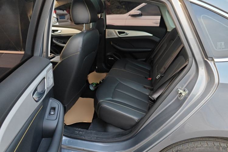 Used Roewe i6 MAX New Energy 2022 EV 500 Grand Touring Edition with Sunroof Left Rear Seat