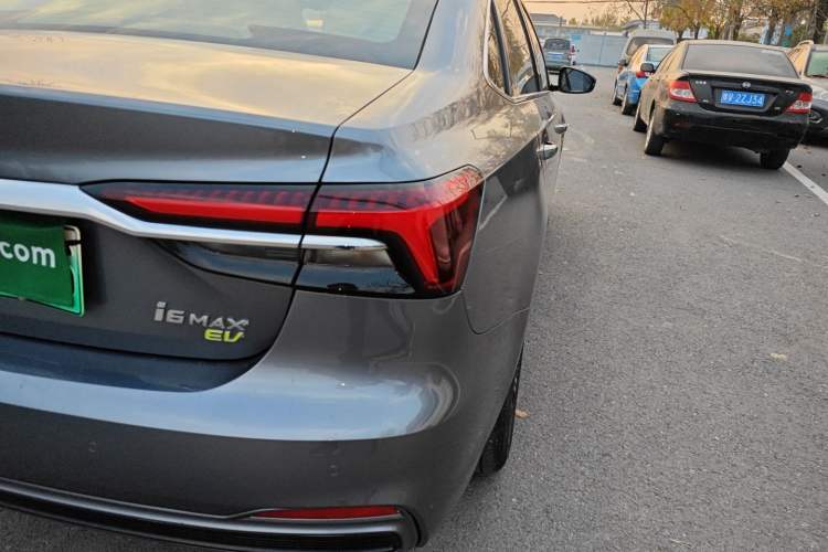 Used Roewe i6 MAX New Energy 2022 EV 500 Grand Touring Edition with Sunroof Right Rear Taillight