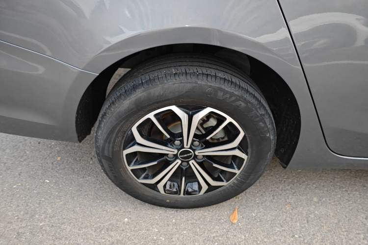 Used Roewe i6 MAX New Energy 2022 EV 500 Grand Touring Edition with Sunroof Right Rear Wheel Hub
