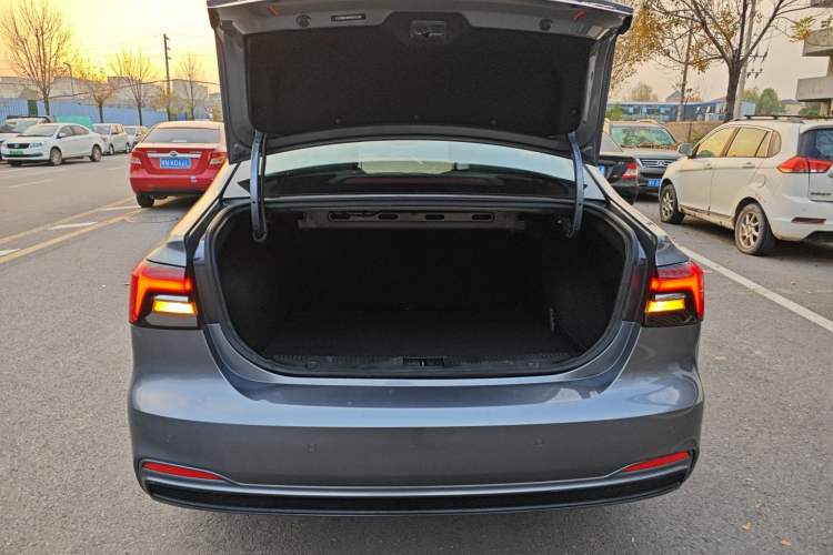Used Roewe i6 MAX New Energy 2022 EV 500 Grand Touring Edition with Sunroof Trunk