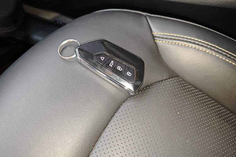 Used Roewe i6 MAX New Energy 2022 EV 500 Grand Touring Edition with Sunroof Vehicle Key