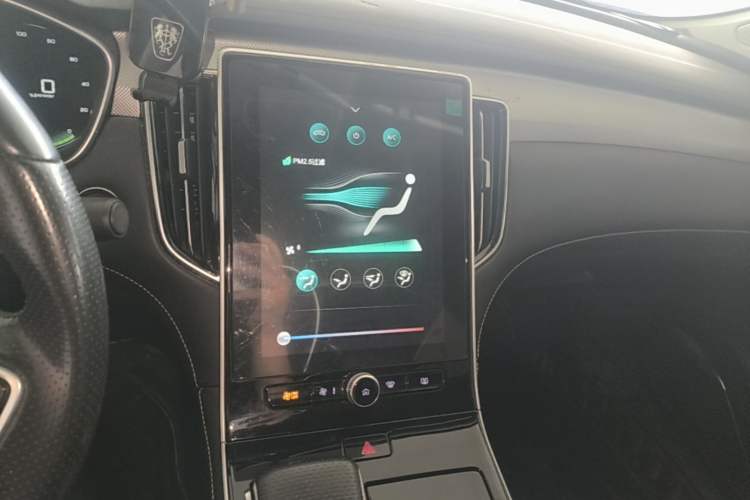 Used Roewe i6 MAX New Energy 2022 EV 500 Grand Touring Edition with Sunroof Audio And AC Panel