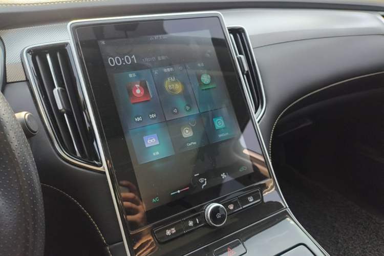 Used Roewe i6 MAX New Energy 2022 EV 500 Grand Touring Edition with Sunroof Audio And AC Panel