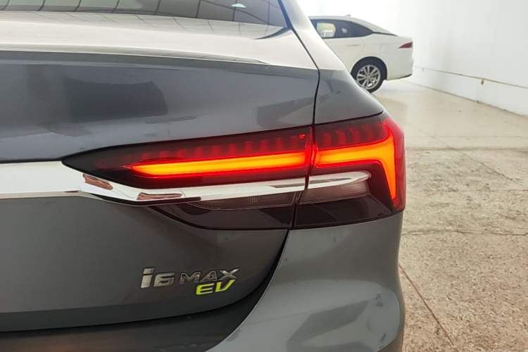 Used Roewe i6 MAX New Energy 2022 EV 500 Grand Touring Edition with Sunroof Exterior 3